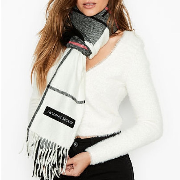 NWT Victoria’s Secret white plaid scarf 🧣 - Picture 3 of 4